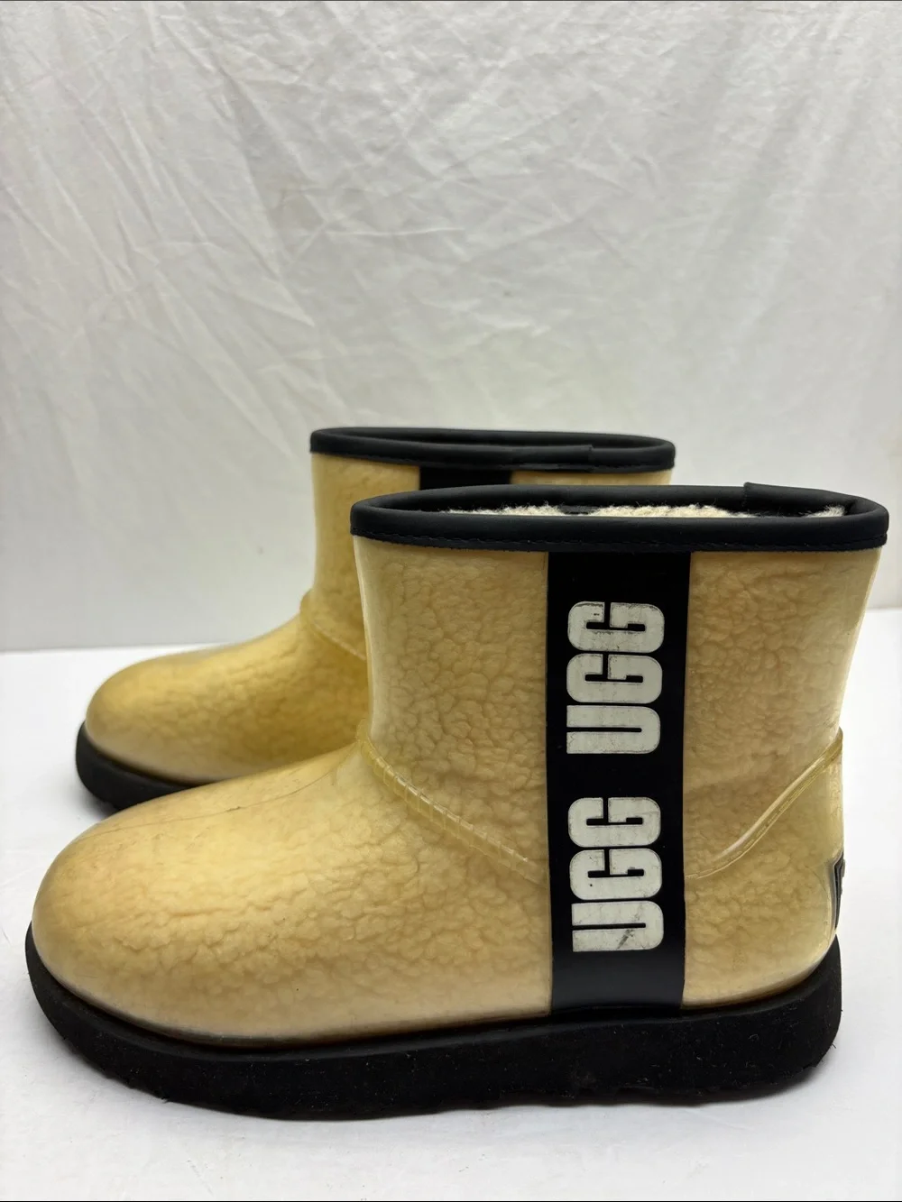 UGG Cream Shearling-Lined Boot Interior, SZ 5 for big girl, box 65